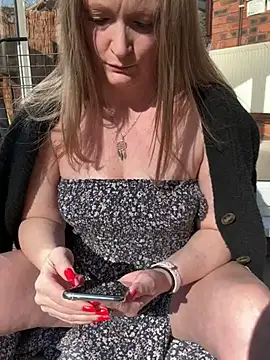 HoneyBluex online show from March 3, 2025, 11:22 am