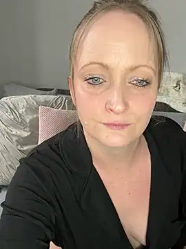 HoneyBluex online show from March 14, 2025, 11:23 am