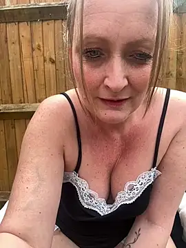 HoneyBluex online show from March 23, 2026, 9:35 am