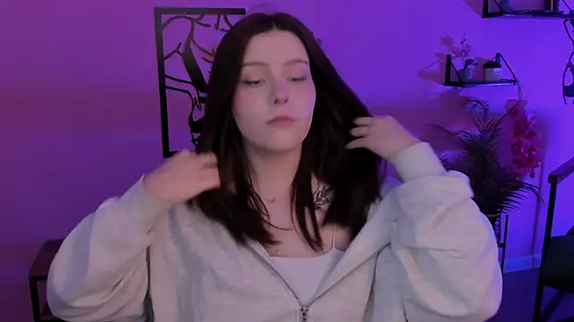 CoralineKeyns online show from December 17, 2024, 5:18 am