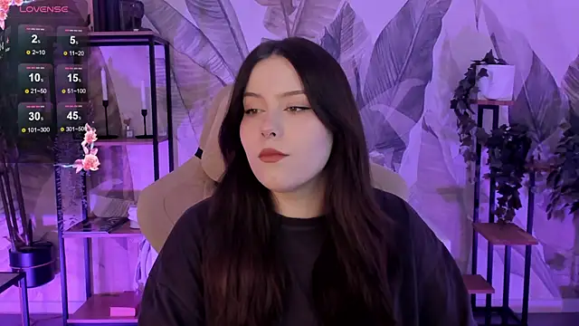 CoralineKeyns online show from November 7, 2025, 5:40 am