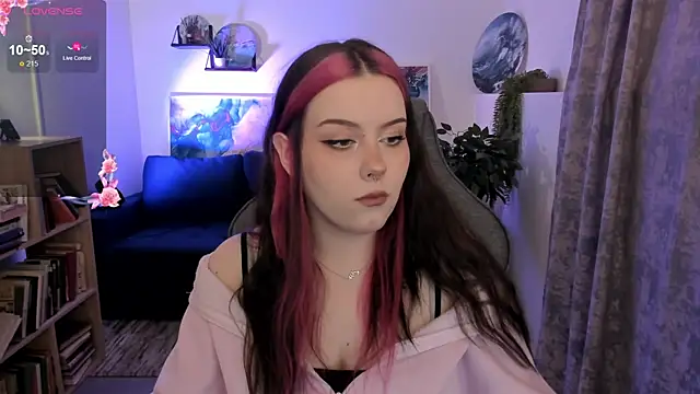 CoralineKeyns online show from April 28, 2026, 2:38 am