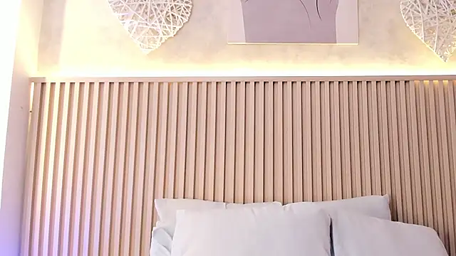 daiana curly online show from March 21, 2026, 8:23 pm