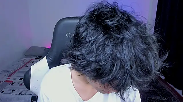 Snapshot of Alan26_ chatting on December 2, 2025, 6:03 pm Alan26 online show from December 2, 2025, 6:03 pm