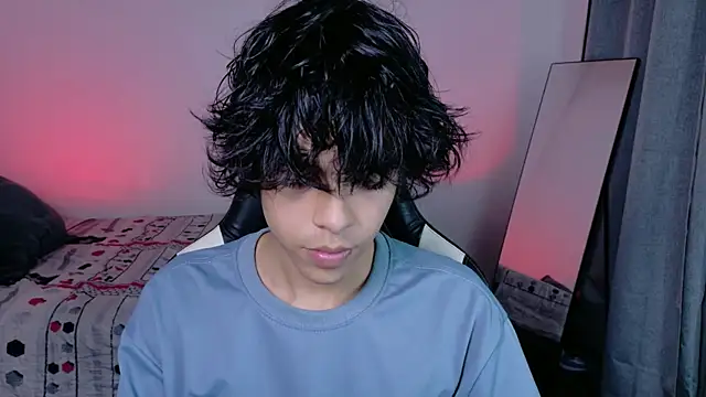 Snapshot of Alan26_ chatting on May 18, 2026, 7:47 am Alan26 online show from May 18, 2026, 7:47 am