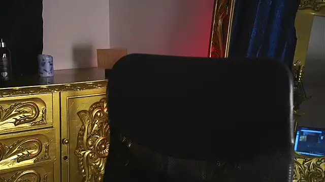 dantecoppolaa  online show from January 21, 2025, 12:39 pm