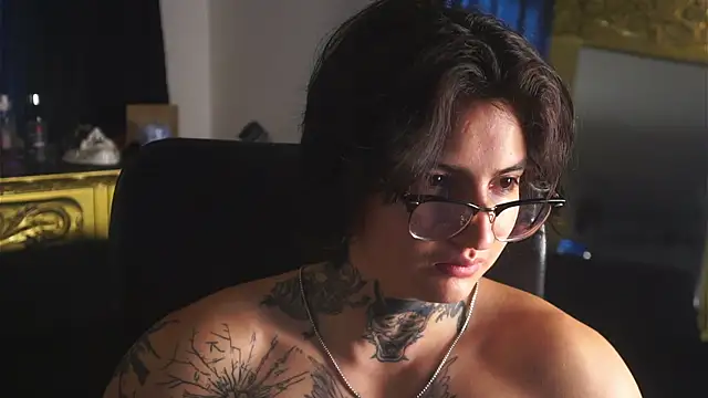 dantecoppolaa  online show from February 21, 2025, 3:32 pm