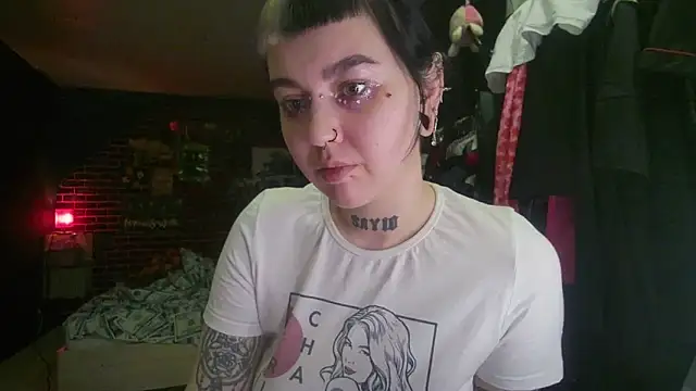 MoorderxDoll online show from January 5, 2025, 8:31 pm