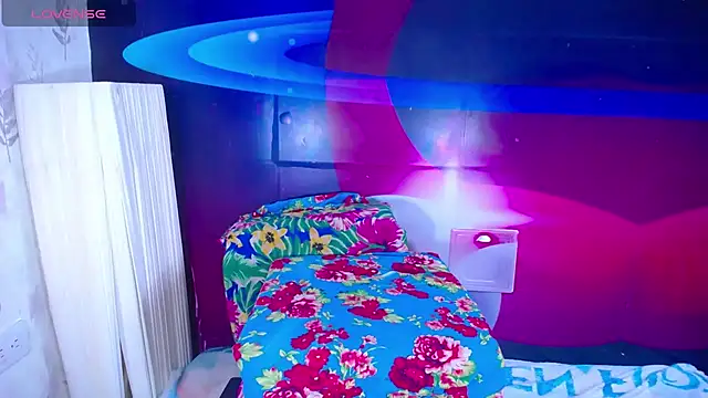 Snapshot of Cristalxxts chatting on February 3, 2026, 7:19 pm Cristalxxts online show from February 3, 2026, 7:19 pm