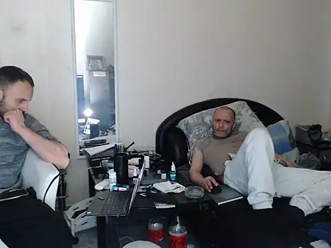 Terizizz online show from April 21, 2026, 1:42 am