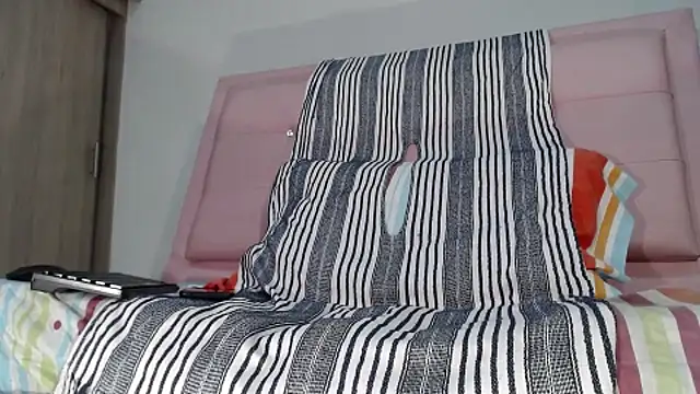 Tommhot online show from November 27, 2025, 8:11 pm