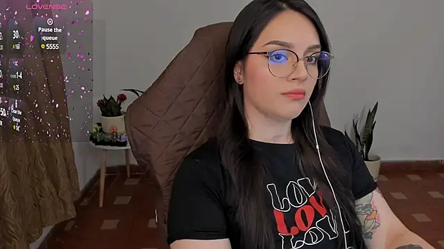 Snapshot of anaveleeez chatting on December 19, 2024, 2:34 am anaveleeez online show from December 19, 2024, 2:34 am