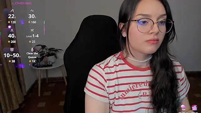 Snapshot of anaveleeez chatting on February 13, 2025, 4:43 am anaveleeez online show from February 13, 2025, 4:43 am