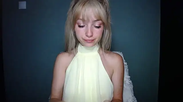 LuciaYoung online show from September 8, 2025, 6:18 pm