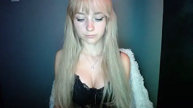 LuciaYoung online show from September 24, 2025, 6:33 pm