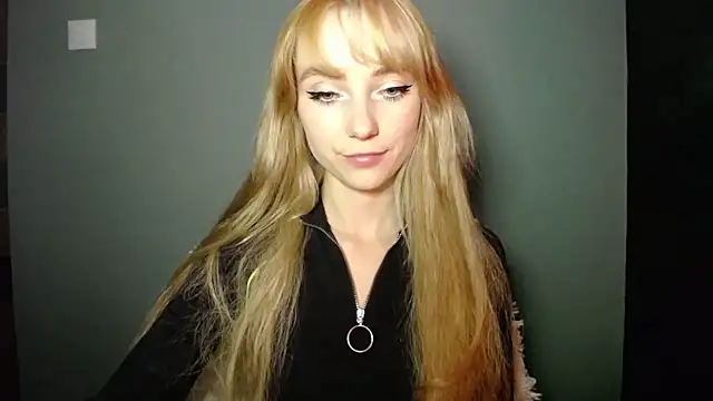 LuciaYoung online show from October 1, 2025, 6:14 pm