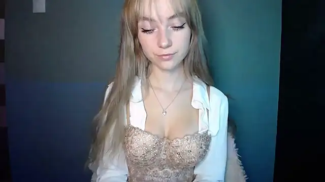 LuciaYoung online show from October 16, 2025, 2:29 pm