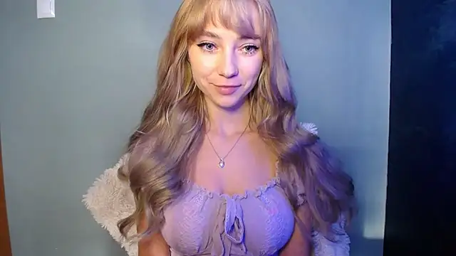 LuciaYoung online show from October 27, 2025, 7:34 am