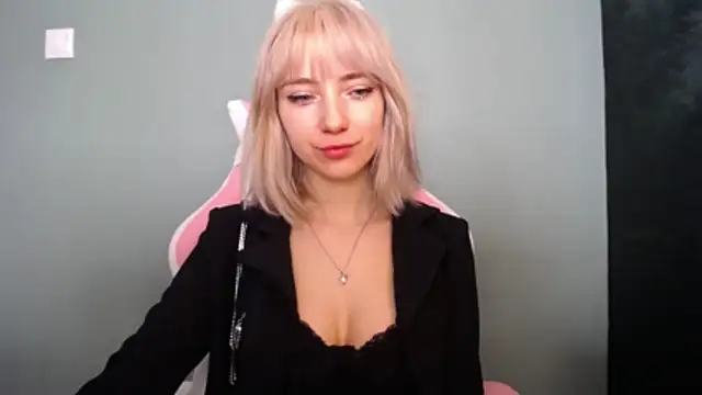 LuciaYoung online show from March 21, 2026, 8:19 am