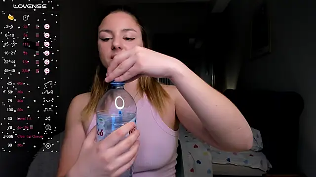 ThreeshaWhite online show from March 18, 2025, 3:53 pm