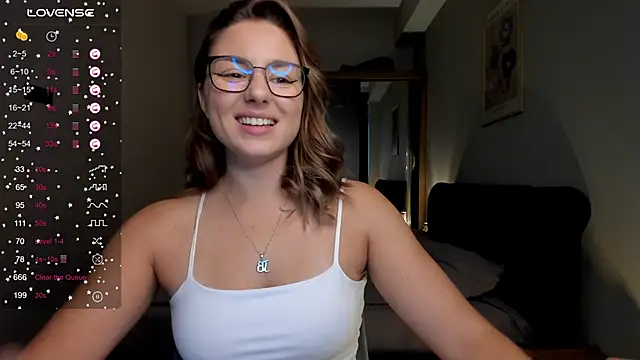 ThreeshaWhite online show from October 5, 2025, 5:17 am