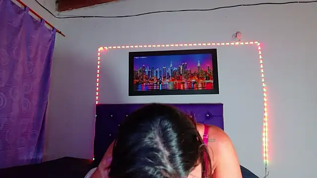 colombianmilf  online show from November 14, 2025, 3:38 am