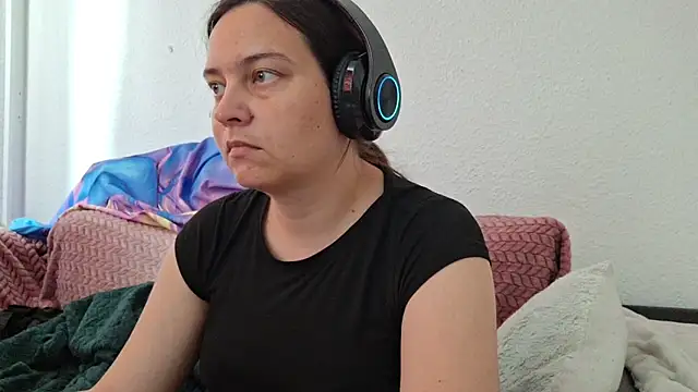 Snapshot of Cyndee_Winter chatting on June 9, 2026, 2:17 pm Cyndee Winter online show from June 9, 2026, 2:17 pm