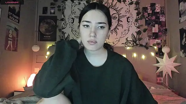 Anisawithlove online show from February 5, 2025, 4:25 pm