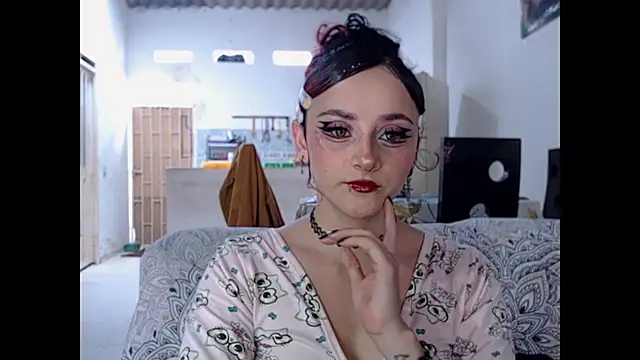 kitty22  online show from April 18, 2026, 5:17 pm