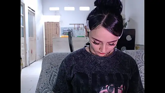 kitty22  online show from April 27, 2026, 3:21 pm