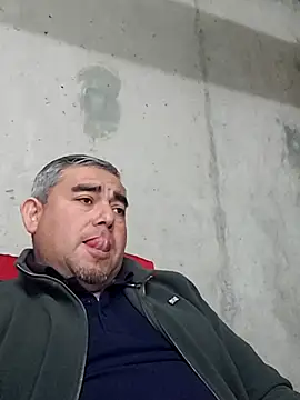 Manolete007x online show from April 14, 2026, 5:52 pm