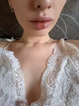 Elza kom online show from November 10, 2025, 6:12 am