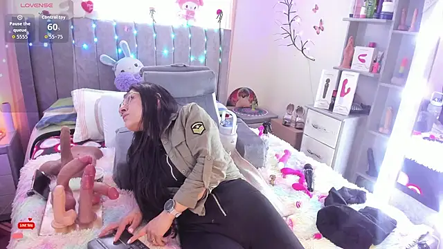 Rapunzeell  online show from November 18, 2025, 8:02 pm