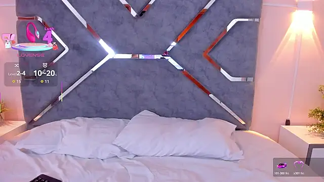 LucciaPorter online show from November 3, 2025, 8:32 pm