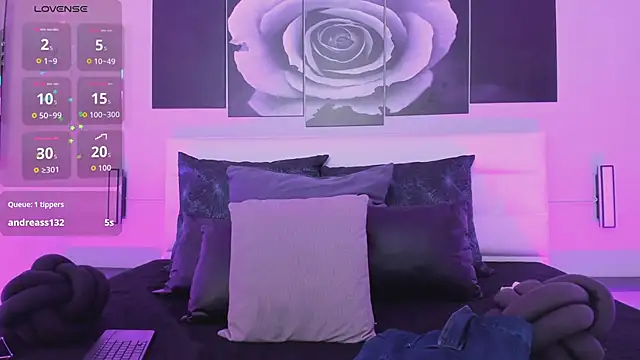 isabella simons online show from October 28, 2025, 2:37 am