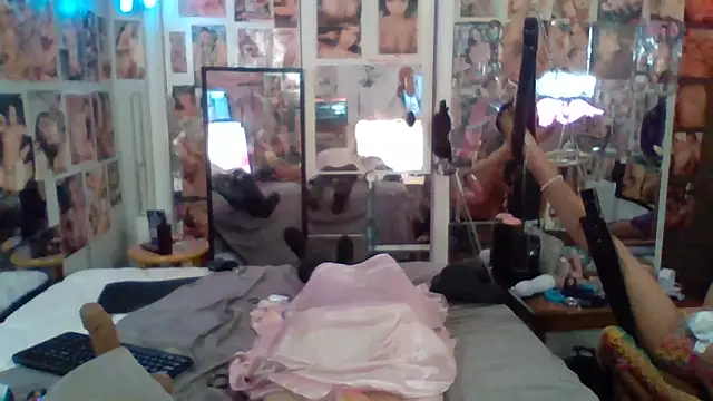 luvs2cumm69 online show from May 7, 2026, 2:06 am