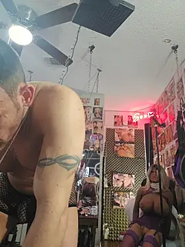luvs2cumm69 online show from May 11, 2026, 5:24 am