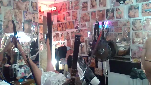 luvs2cumm69 online show from May 12, 2026, 8:00 am