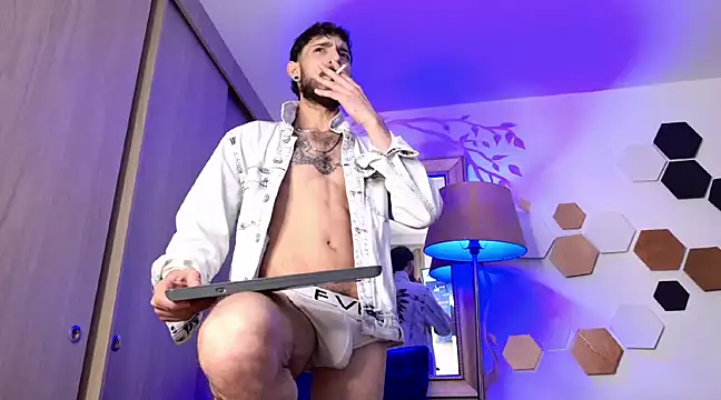 Snapshot of enzo_herrera01 chatting on March 9, 2025, 7:45 am enzo herrera01 online show from March 9, 2025, 7:45 am