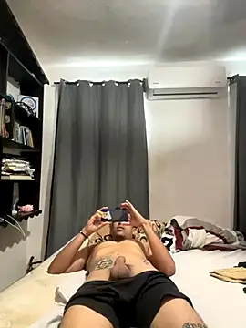 Snapshot of Magicerosxx69 chatting on October 7, 2025, 4:26 pm Magicerosxx69 online show from October 7, 2025, 4:26 pm