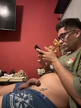 Magicerosxx69 online show from November 16, 2025, 8:20 am