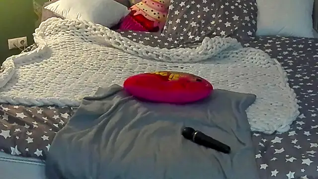 RosieMoons online show from February 4, 2025, 5:10 am