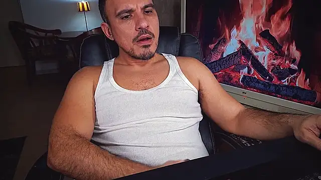 Snapshot of officeman7 chatting on January 26, 2025, 5:02 pm officeman7 online show from January 26, 2025, 5:02 pm