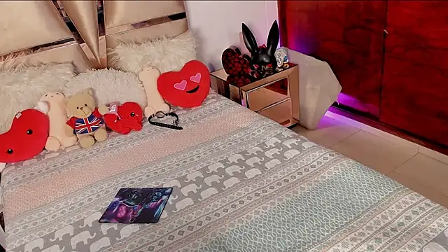 Snapshot of Nikole66_ chatting on February 19, 2025, 2:01 am Nikole66 online show from February 19, 2025, 2:01 am