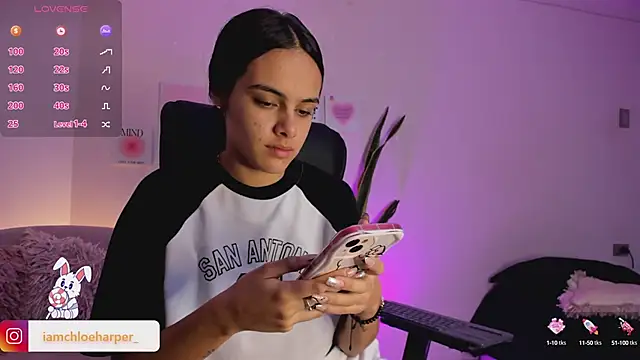 ChloeHarper  online show from February 15, 2025, 12:54 pm