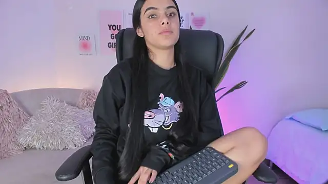 ChloeHarper  online show from March 4, 2025, 5:24 pm