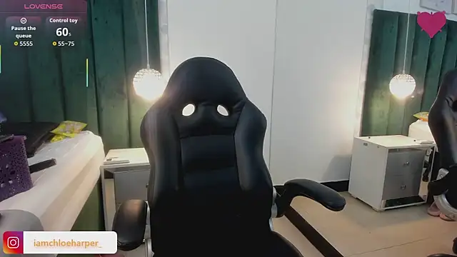 ChloeHarper  online show from September 13, 2025, 11:54 am