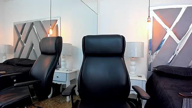 ChloeHarper  online show from September 29, 2025, 1:27 pm