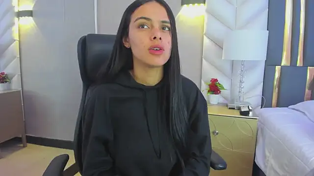 ChloeHarper  online show from March 11, 2026, 11:49 am