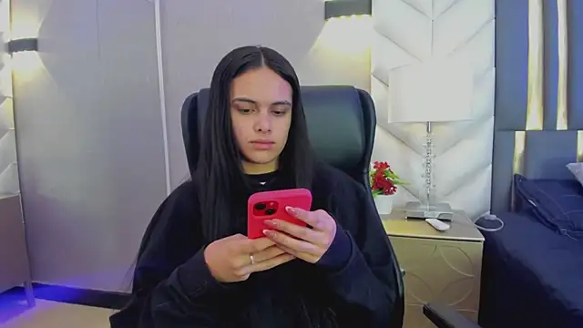 ChloeHarper  online show from April 14, 2026, 11:49 am